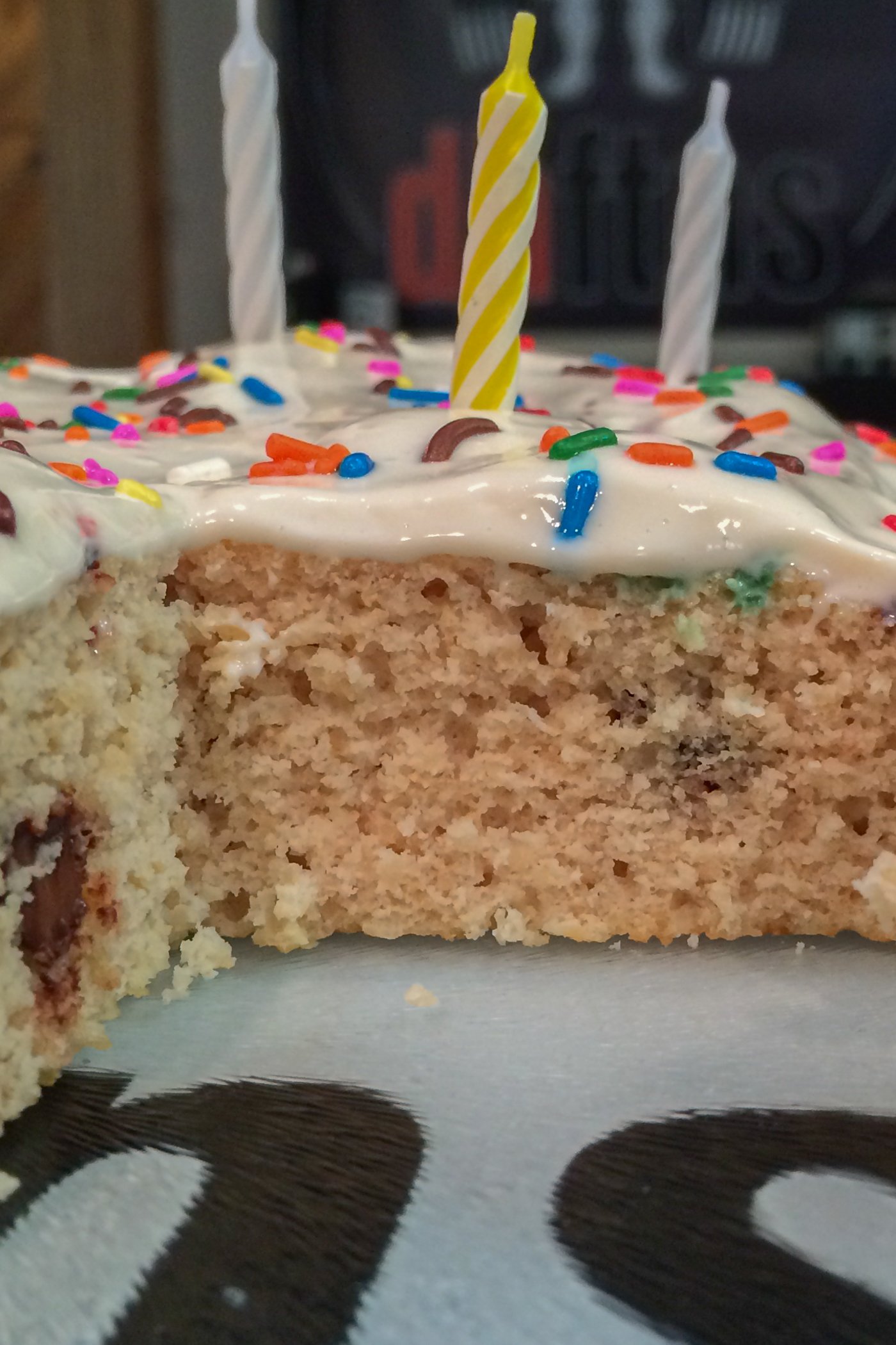 Torta di Compleanno Proteica con Glassa