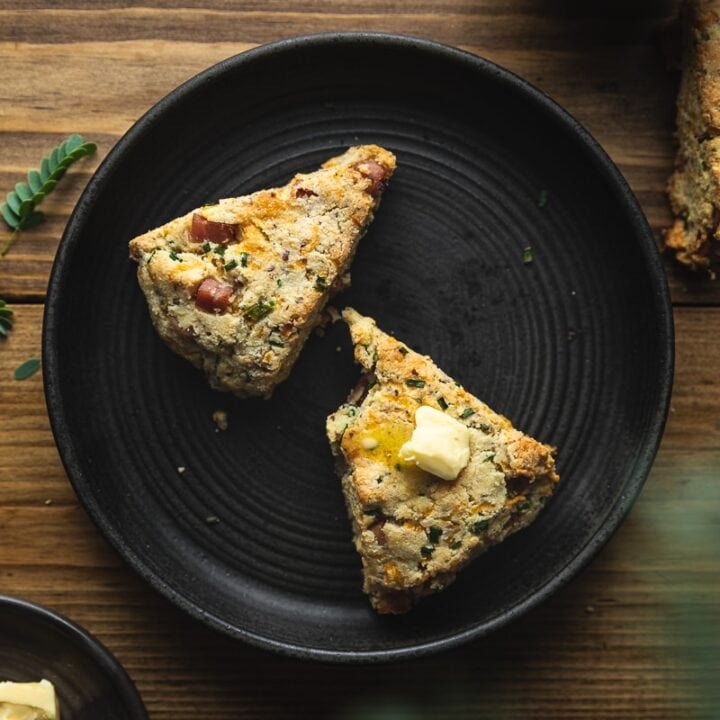 Scones Salati alla Farina di Mandorle (Senza Glutine, Keto)