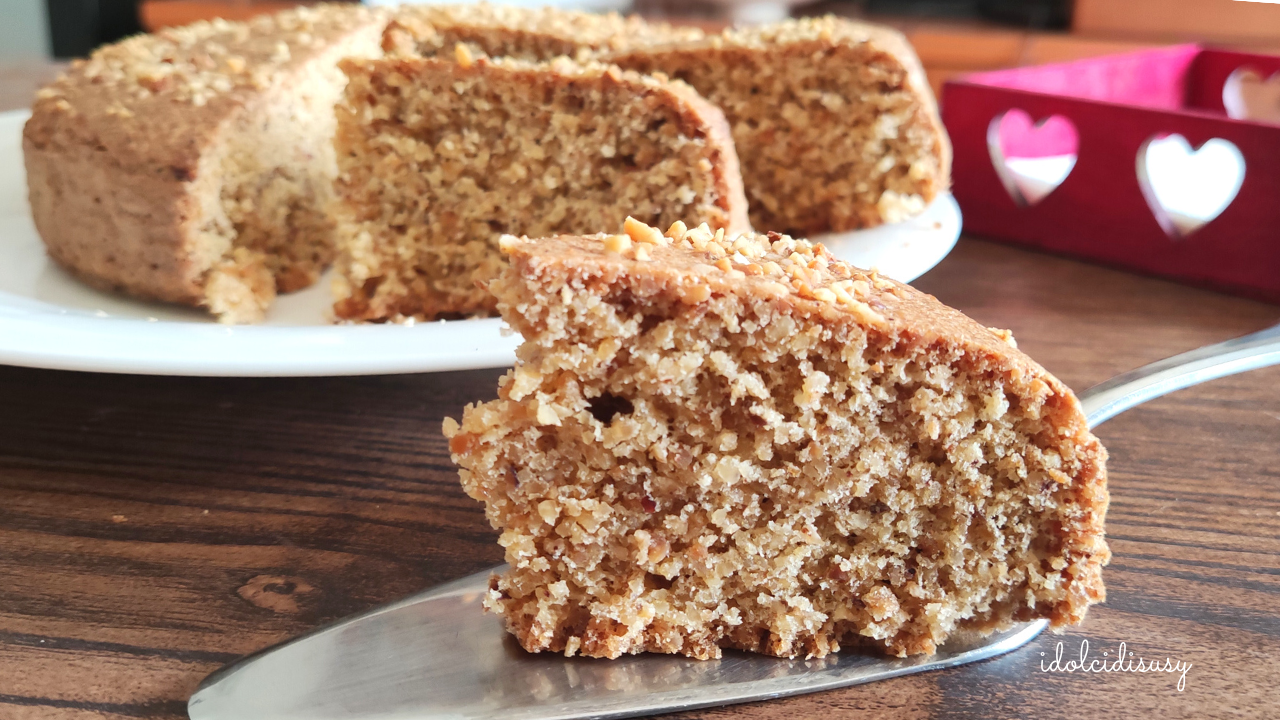 Torta alle nocciole senza zucchero
