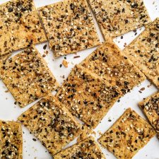 Crackers Senza Cereali ai Semi di Lino e Mandorle "Everything Bagel"