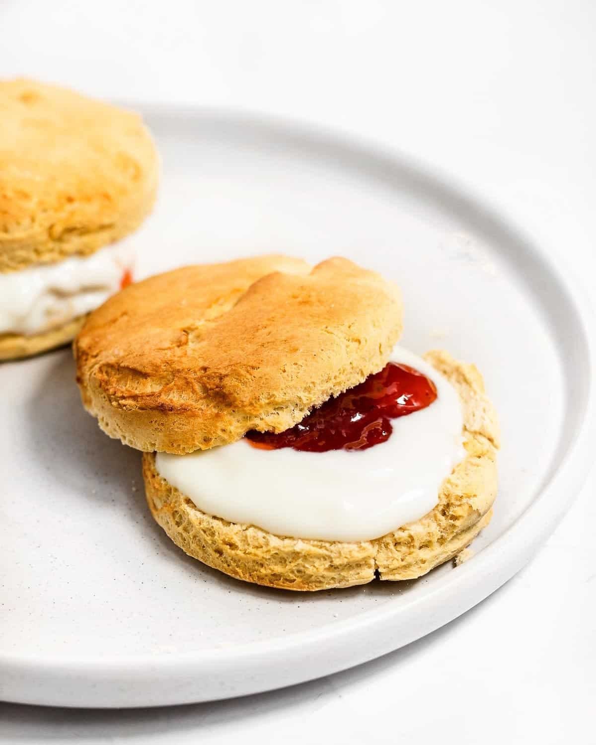 Scones Proteici con 4 Ingredienti (senza burro)