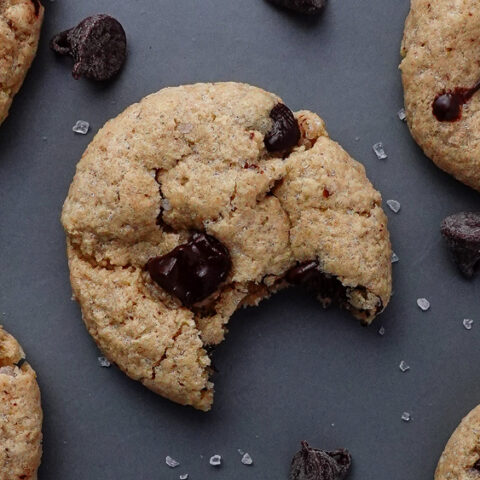 Biscotti Proteici Keto Morbidi con Gocce di Cioccolato (1g Carboidrati Netti)