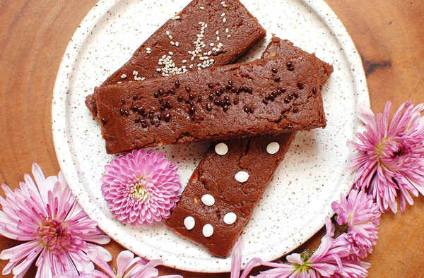 Barrette Proteiche Keto Fatte in Casa con Proteine del Siero, Collagene e Olio MCT Opzionale (Ricetta Low-Carb)
