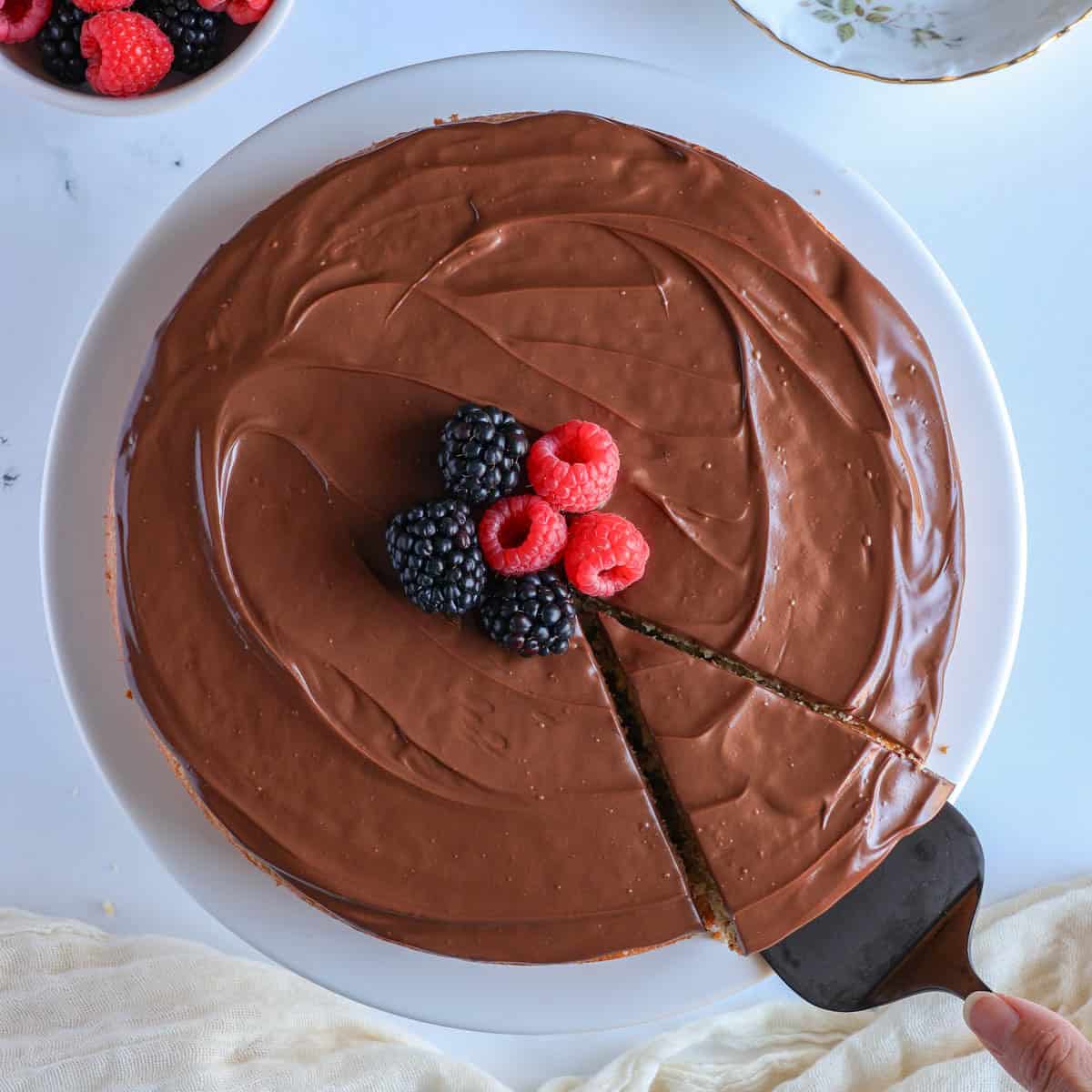 Torta Proteica (Morbida e Soffice!) con Glassa al Cioccolato a 2 Ingredienti