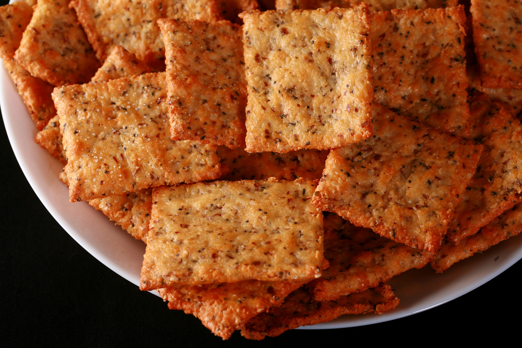 Crackers Croccanti Keto [Basso Contenuto di Carboidrati, Senza Glutine]