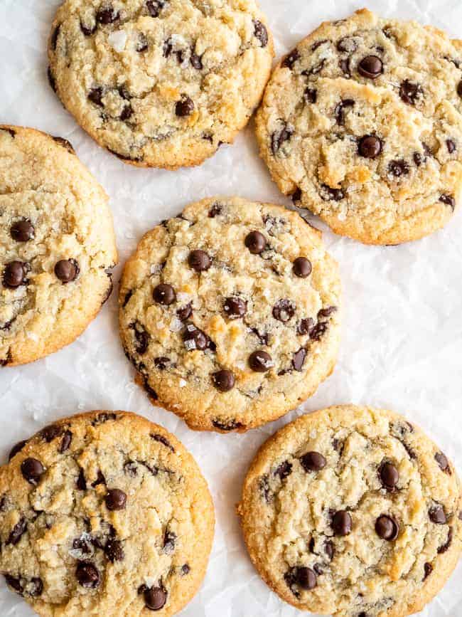 Biscotti Keto con Gocce di Cioccolato