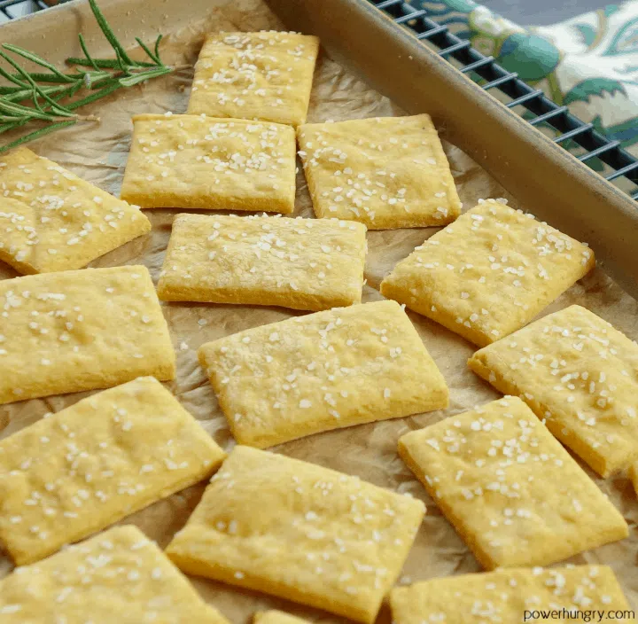 Crackers Formaggio di Farina di Ceci (Vegani, Senza Cereali, Ricchi di Proteine)