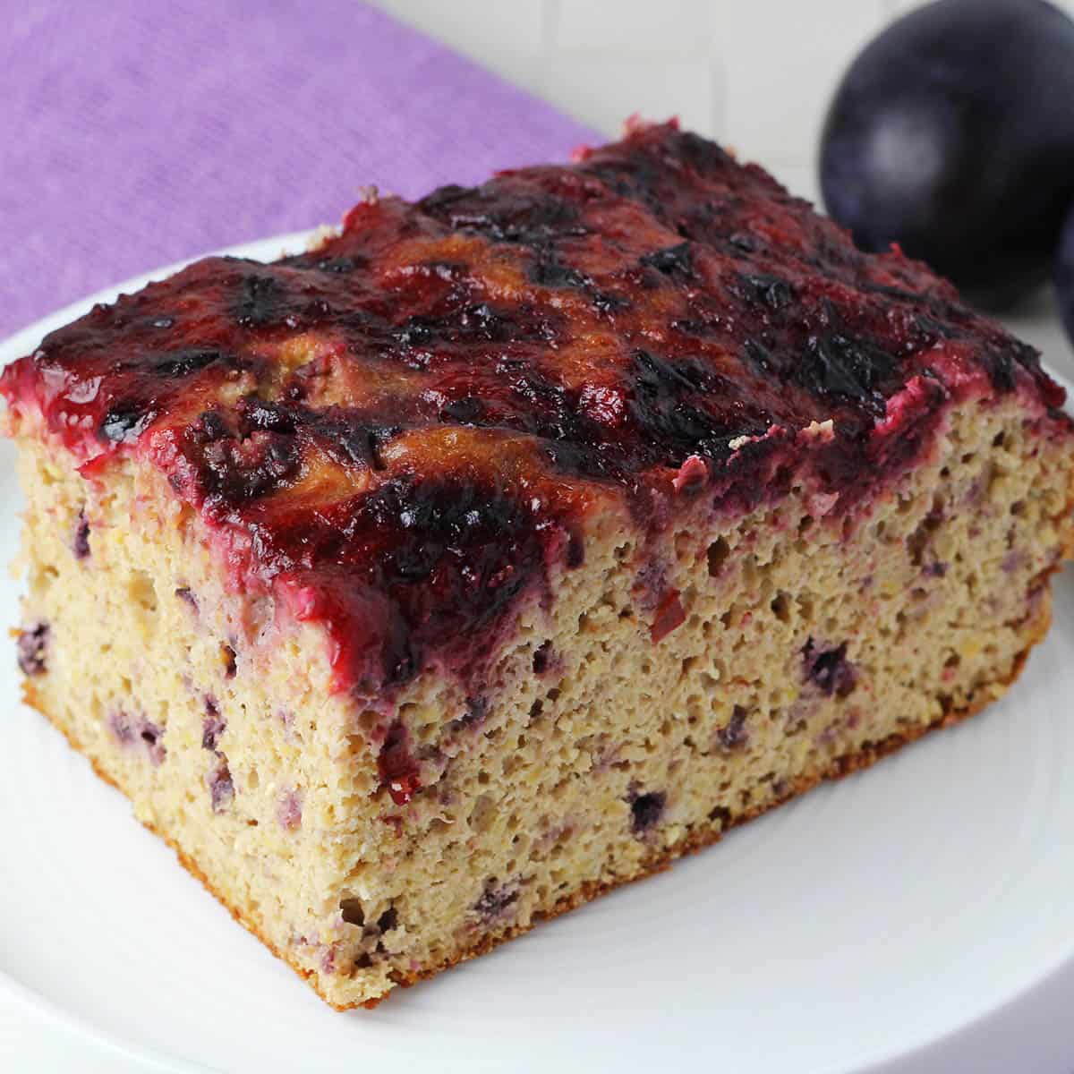 Torta Proteica di Mais alle Prugne