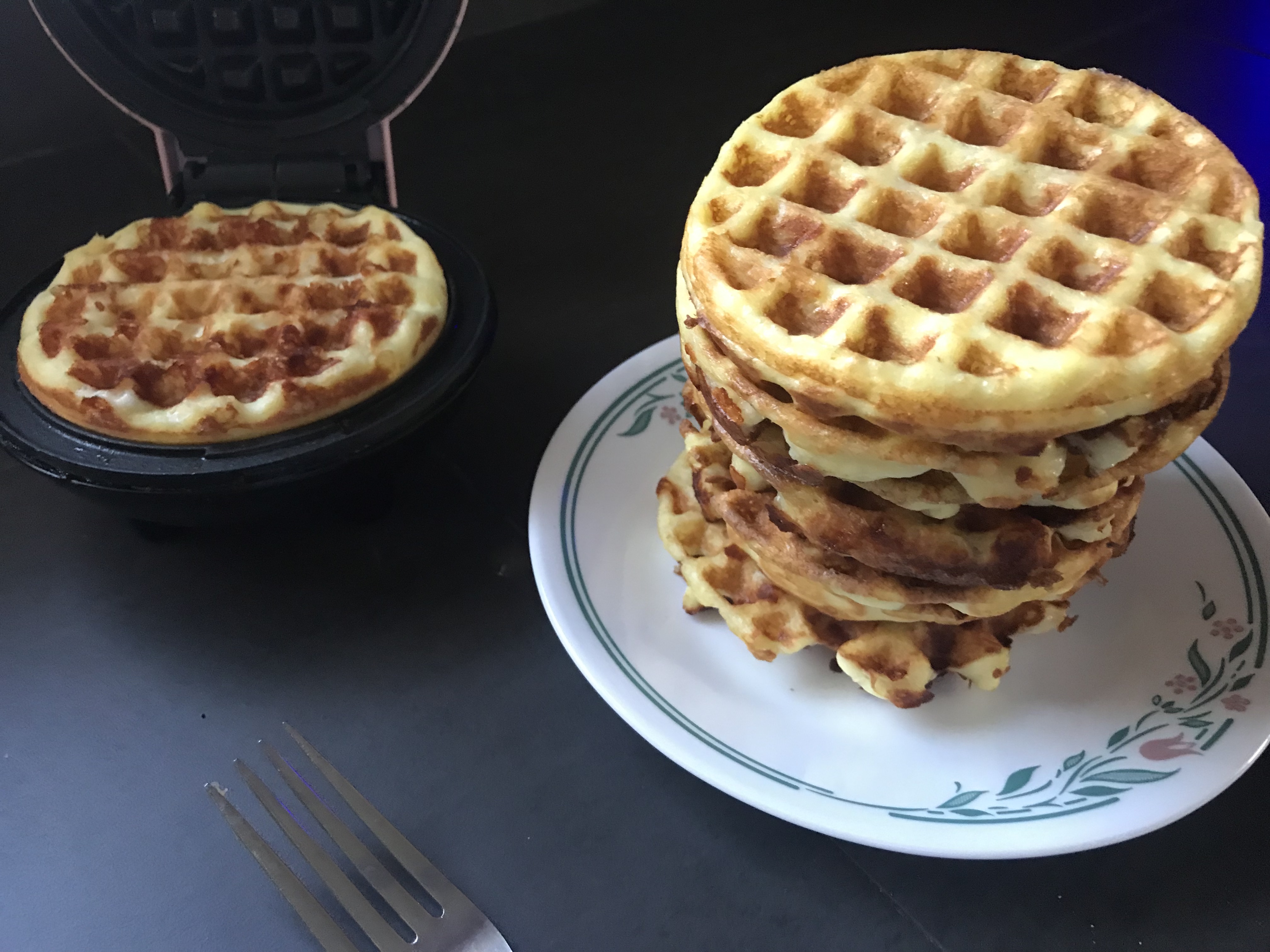 Waffle a Basso Contenuto di Carboidrati con Uova e Formaggio