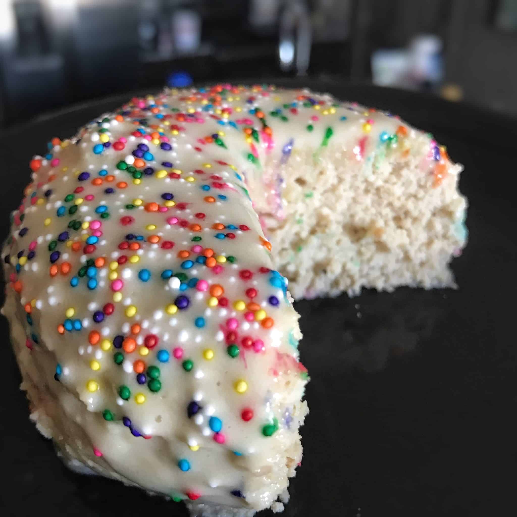 Torta di Compleanno Microonde ad Alto Contenuto Proteico
