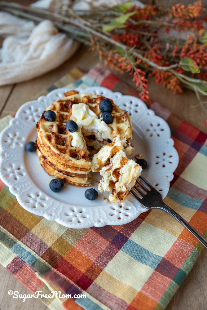 Waffle Proteici Facili Low Carb e Keto con Fiocchi di Latte