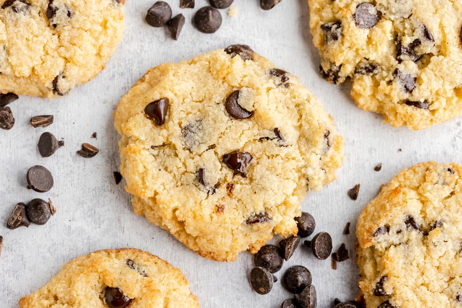 Biscotti Keto con Gocce di Cioccolato