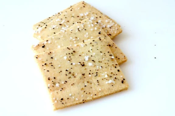 Crackers Keto con Sale e Pepe