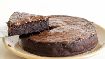 Torta Sottile al Cioccolato Senza Zucchero e Farina